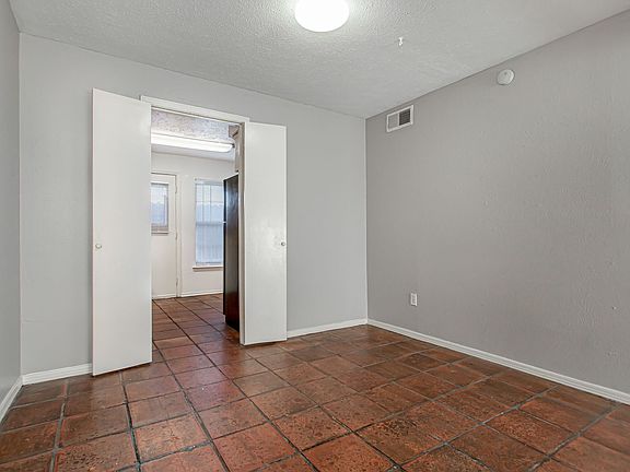 5th image of 10248 Regal Oaks Dr #E