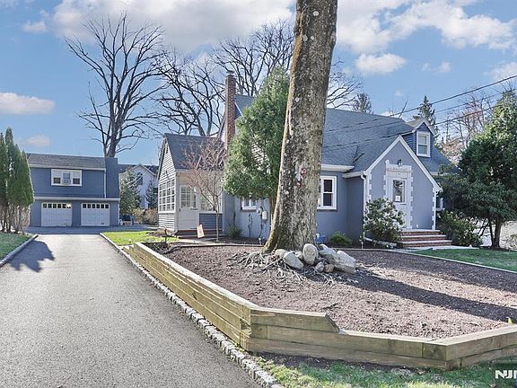 2nd image of 33 4th St