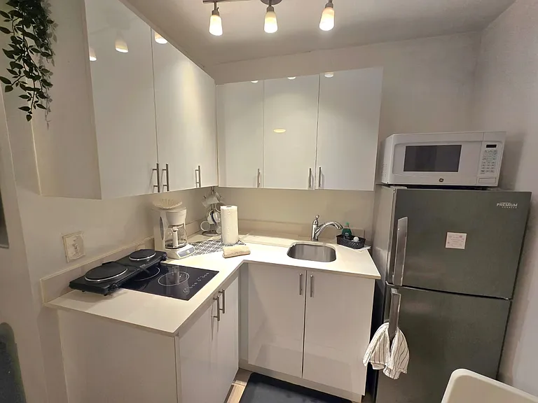 1724 McKinley St #9 — Photo 2