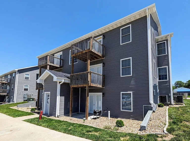 1319 B Ave W #31 — Photo 1