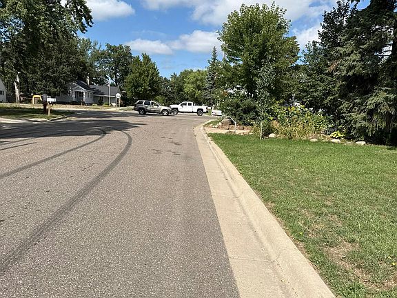 5th image of 114 8th St NE
