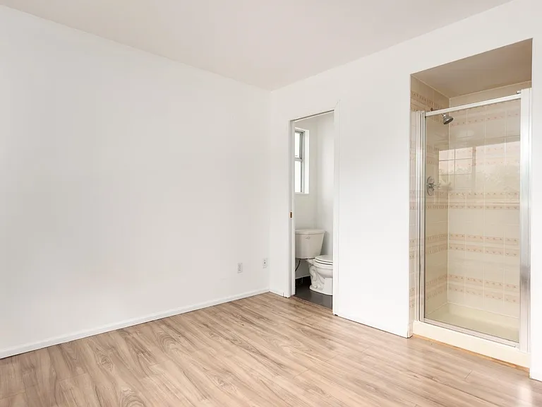 4502 Nanaimo St #MAIN — Photo 8