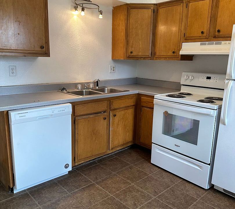 Queen City Manors 130 1st Ave SE Dickinson ND Zillow