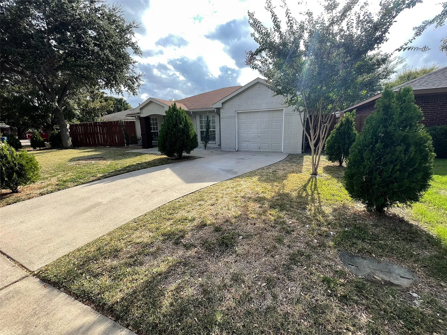 3 bed, 1192 sqft, $2,100 — Photo 2