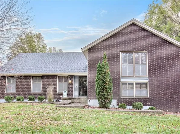 1804 NW Ash Ave, Blue Springs, MO 64015