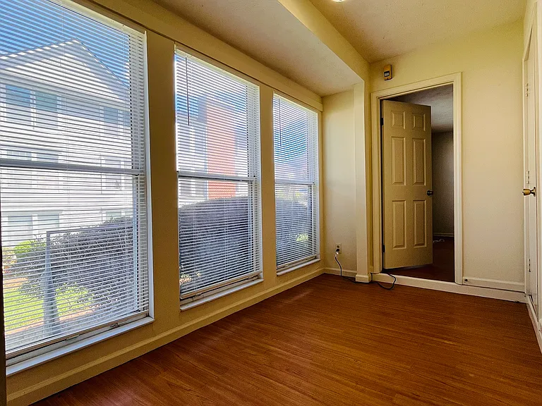 4245 Courtside Dr — Photo 15