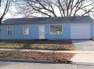 925 Valleyview Dr, Marion, IA 52302