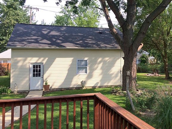 3rd image of 214 Pearl St
