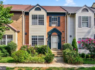 6076 Heatherwood Dr, Alexandria, VA 22310