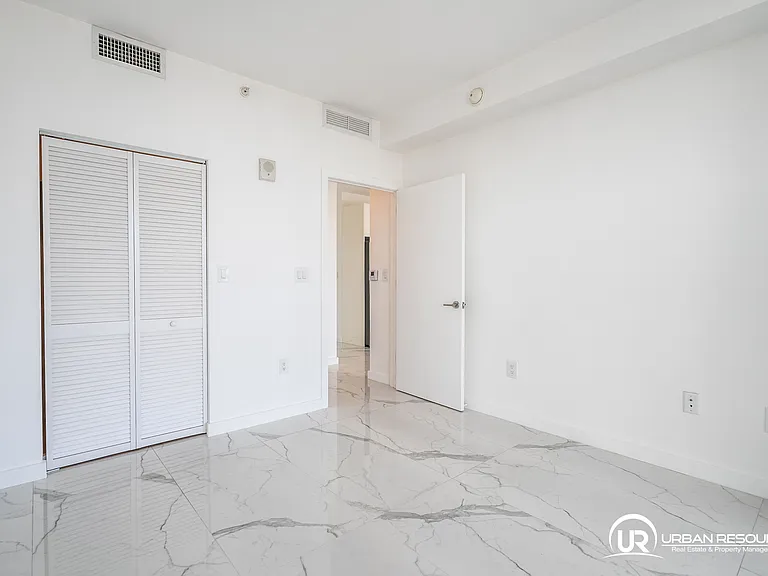 8425 Crespi Blvd #303 — Photo 35