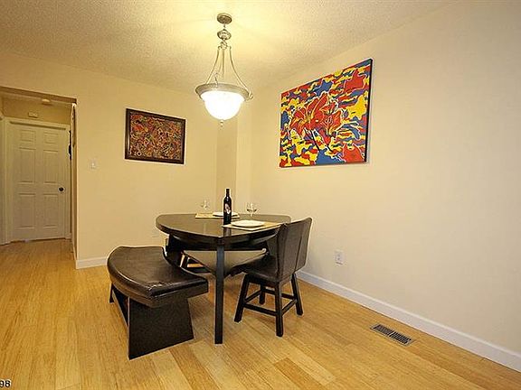 5th image of 60 Heritage Ln #304