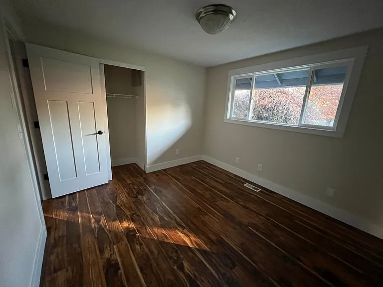 1001 SE 128th Ave — Photo 5