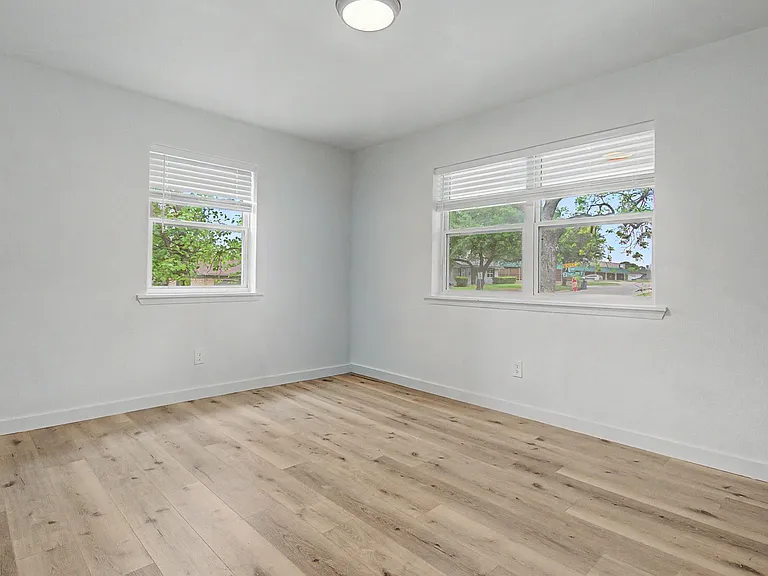 502 Rogers Way — Photo 7