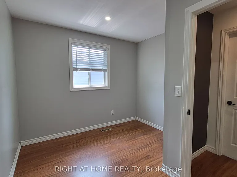 552 Grandview St S — Photo 19