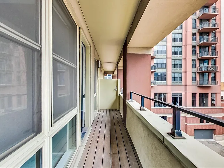 324 N Jefferson St #302 — Photo 23
