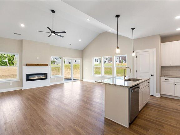 5th image of 5213 Norah Pl NW