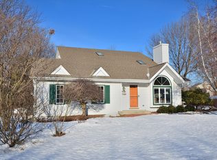 W235N7102 Prairie Ln, Sussex, WI 53089