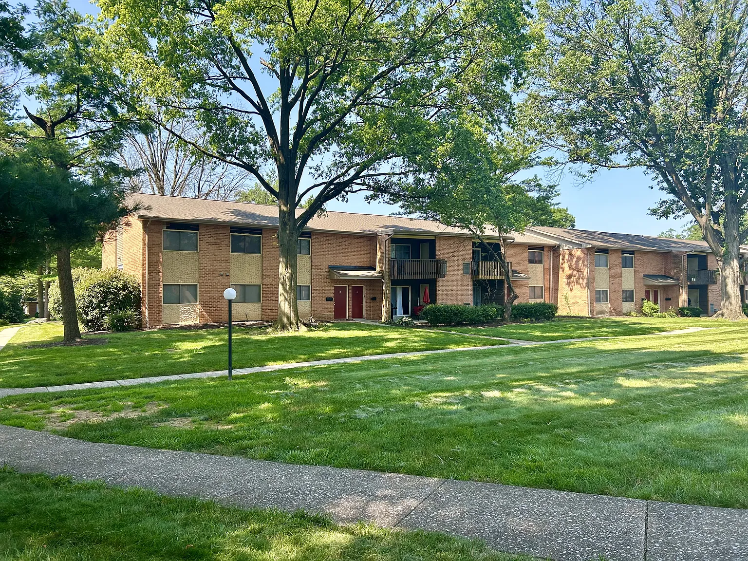 Briarcrest Gardens Townhomes & Apartments — Photo 2