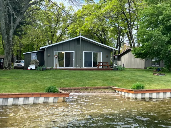 8190 Shenandoah Ln, Howard City, MI 49329