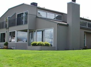 527 N Tomahawk Island Dr, Portland, OR 97217