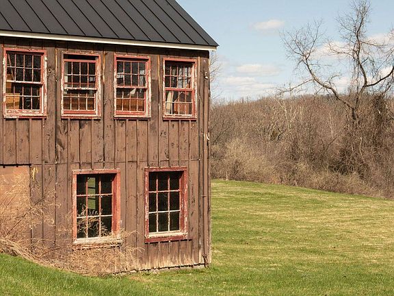 3rd image of 251 Viewmont Road