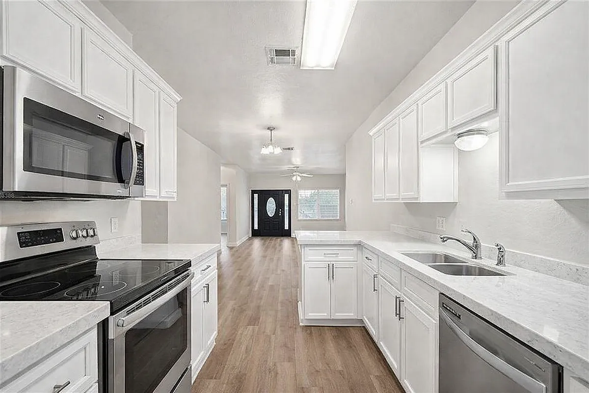 Building Photo - 1401 Wood Ave #A