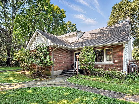 3rd image of 28 Moseman Ave