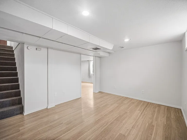 2403 W Everett Ave — Photo 27