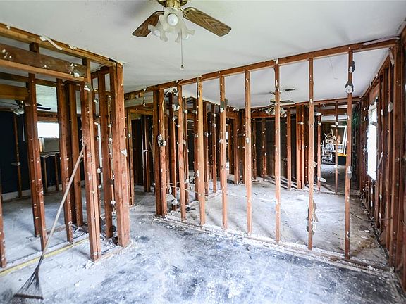 4th image of 109 Honeysuckle Dr