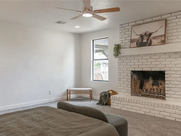 2213 NE 18th St — Photo 5