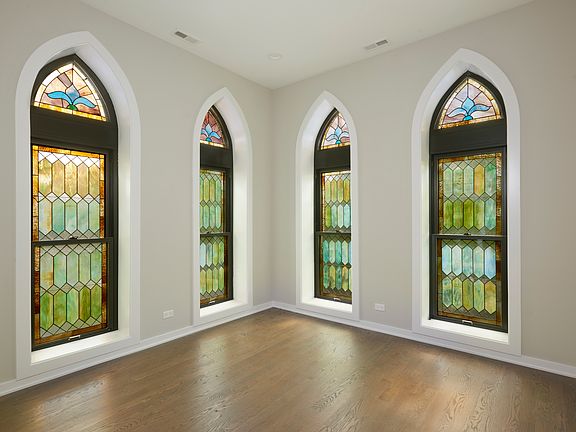 3rd image of 921 N Hoyne Ave #6