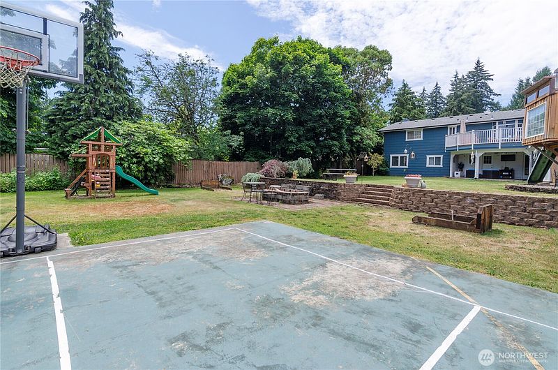 2nd image of 210 Shadow Lane NE