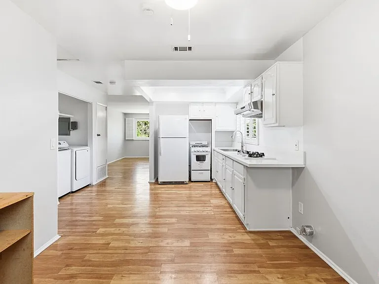 2752 Guirado St — Photo 19