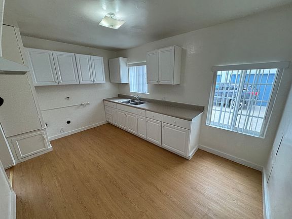 3rd image of 5566 Kinston Ave #5566