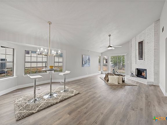 4th image of 2111 Newton Dr