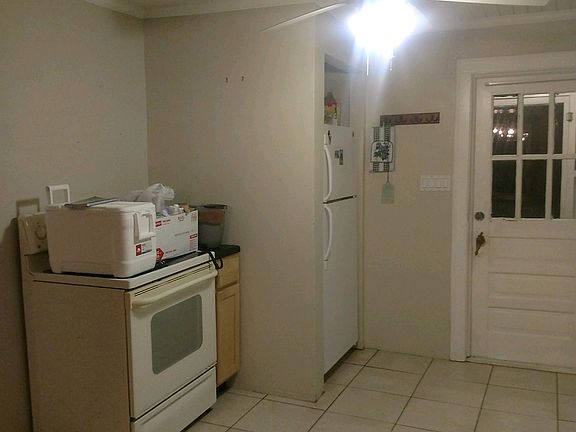 Stove/frig stay