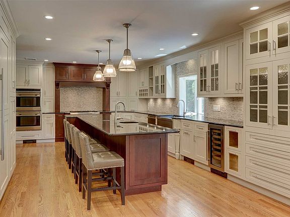 5th image of 154 Rockaway Ave