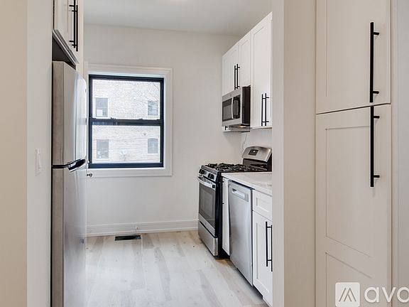 4th image of 3052 W Cortland St #2