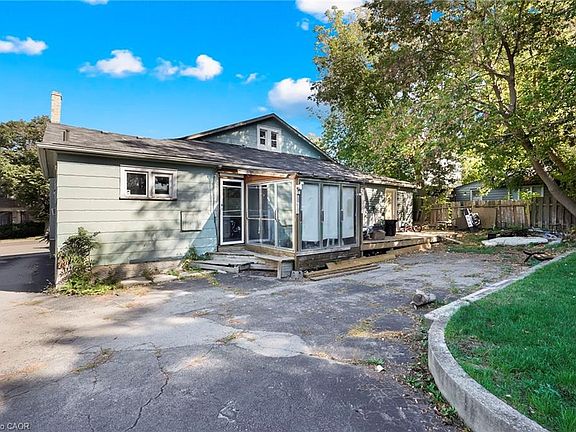 4th image of 219 Dalhousie St