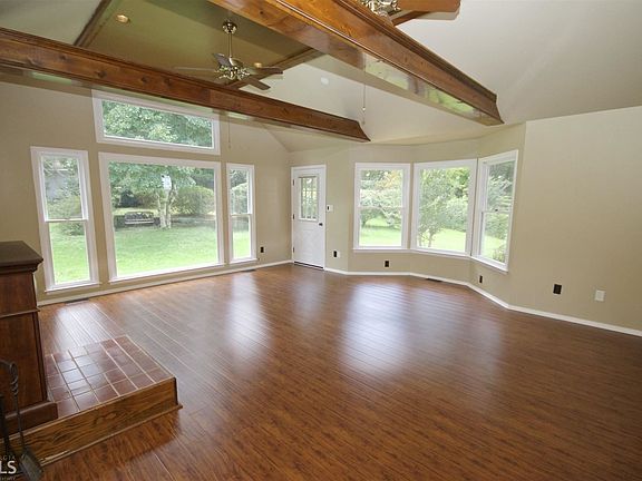5th image of 595 Janice Dr
