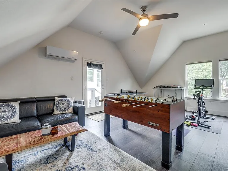 2829 Dyer St — Photo 24