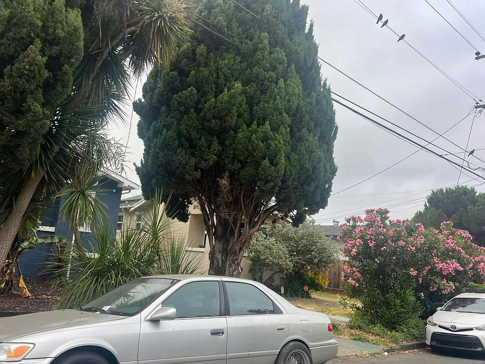 2nd image of 2452 Humboldt Ave
