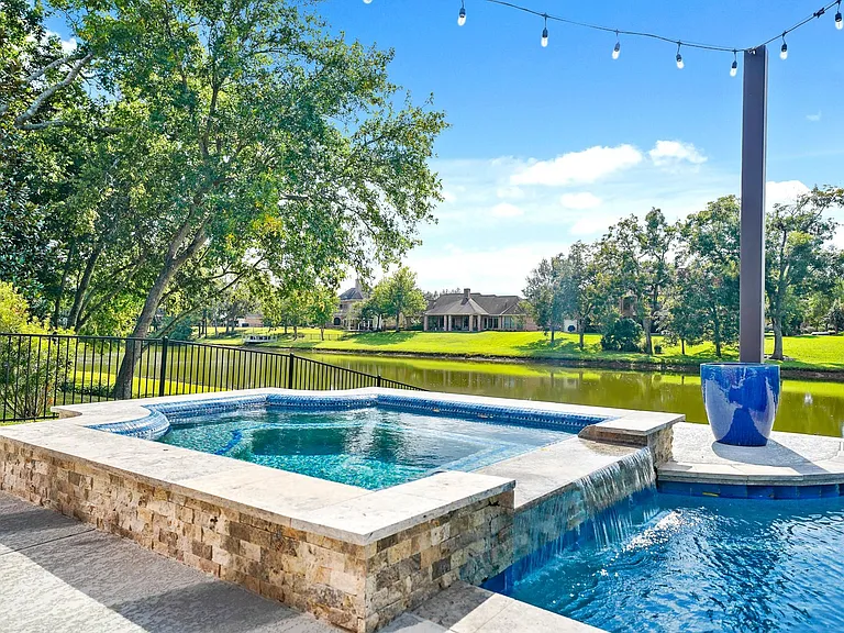4703 Oxbow Cir W — Photo 41