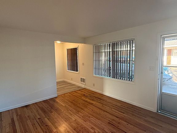 3rd image of 1317 E Reserve St APT 5