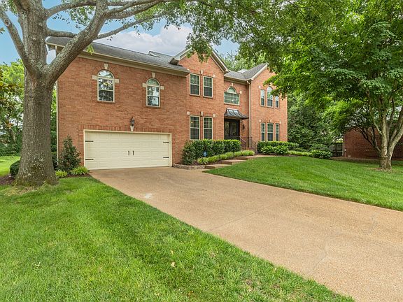 2nd image of 785 Glen Oaks Dr