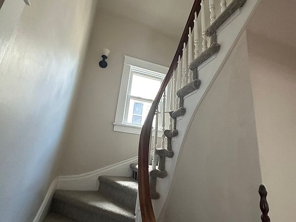 5th image of 820 Alpine St