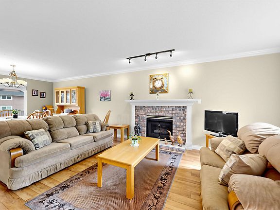 4th image of 15929 88a Ave