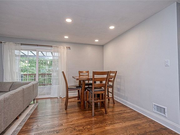 3rd image of 29 Bel Aire Dr