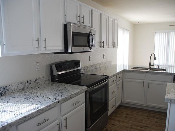 4th image of 1911 W Oriole Way
