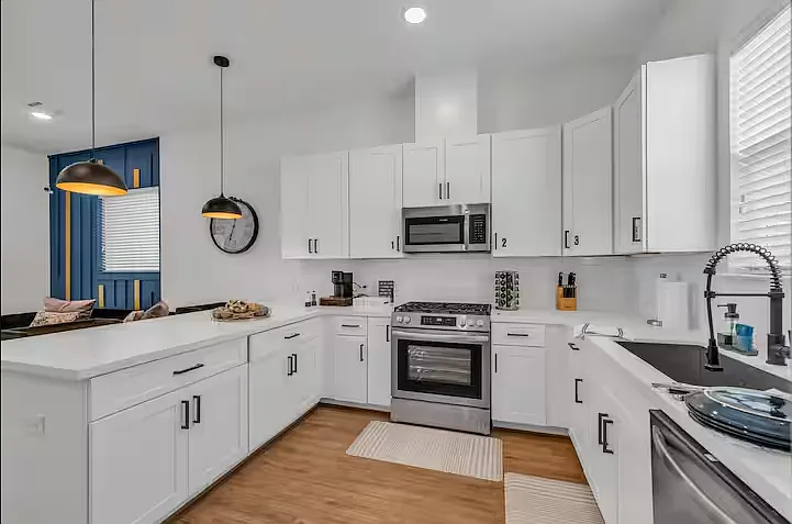 3419 Yellowstone Blvd — Photo 7